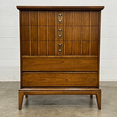 Mid-Century Modern 5-Drawer Dresser / Chest ~ By Dixie Furniture 