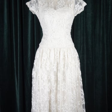 Vintage 80s/90s Lace Wedding Dress with Satin Underlay, Strapless Sweetheart Bodice and Satin Bows Up Back 