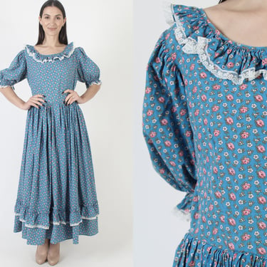 Old Fashioned Calico Floral Dress Vintage Frontier Country Western Style Southern Belle Historical Period Gown 