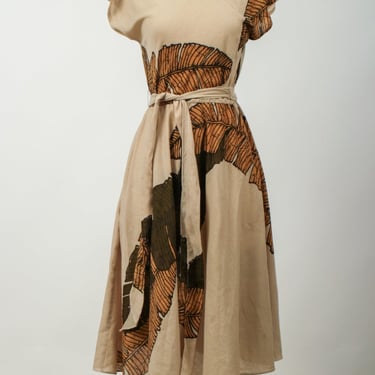 1970s Tan and Brown Leaf Print Fit and Flare Midi Dress with Appliqué Leaf