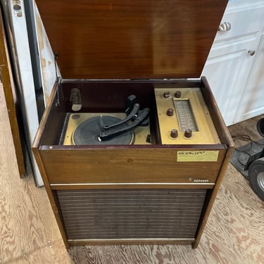 Vintage Magnavox record player and radio, 24” x 15 3/4” x 27 3/4”
