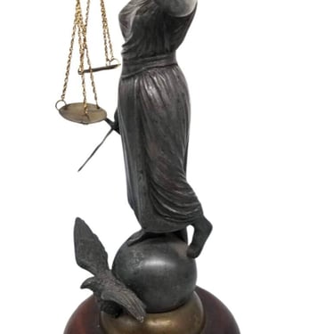 Vintage Lady Justice Resolute, sculpture 