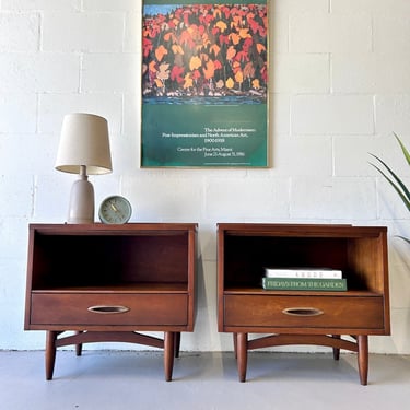 Mid Century Broyhill 'Sculptra' Nightstands (Pair)