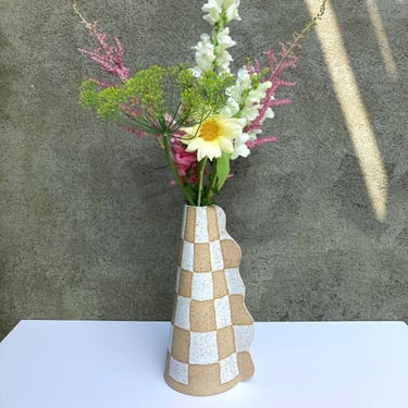 Wavy ceramic speckled checker vase 