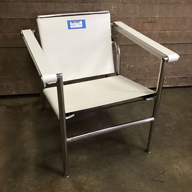 White Leather Lounge Chair (Tacoma)