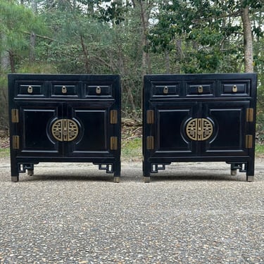 Pair of vintage ebonized Chinoiserie nightstands for Century Furniture . Chin Hua . Hollywood regency 