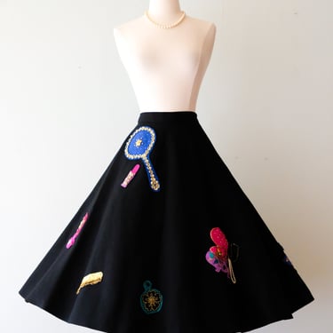 AMAZING 1950's Novelty Print Maquillage Felt Appliqué Skirt By Margie Webb / Sz XS