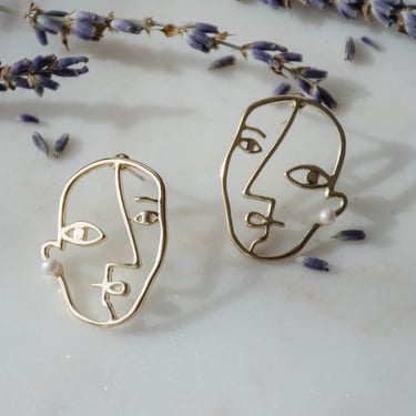 Picasso face earrings, gold abstract pearl face earrings, irregular modern earrings, gift for her 
