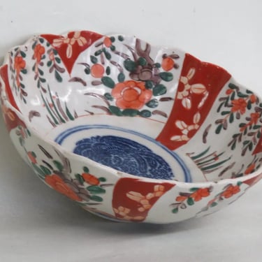 Japanese Imari Style Hand Painted Red White Floral Scalloped Edge Bowl 3491B
