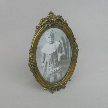 Vintage Oval Picture Frame - Gold Tone Antiqued Brass Metal - Holds a 3 1/2