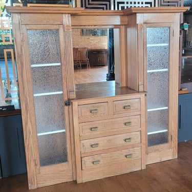 Built-In Hutch w/ 5 Drawers &#038; 2 Doors