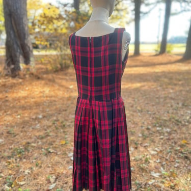 Darling 1950s Suzy Perette Buffalo Plaid Pleated Full Skirt Jumper Dress 36 Bust Vintage Designer 