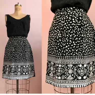 1990's Size 14 Black and White Slinky Floral Skirt 