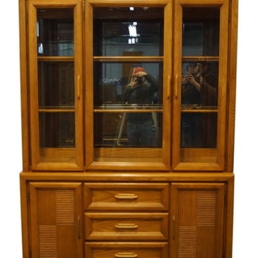 BASSETT FURNITURE Contemporary Modern 54" Lighted Display China Cabinet 4261-324 / 4262-356 