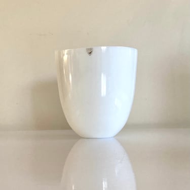 Ingegerd Råman “Snowlight” white art glass vase for Orrefors 