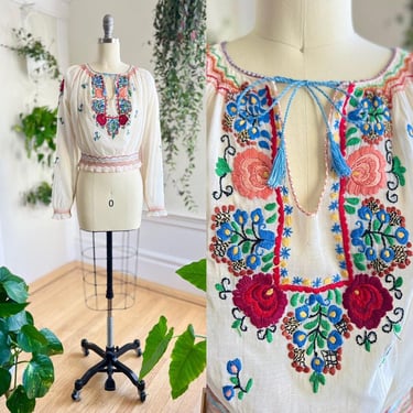 Vintage 1930s Peasant Top | 30s Hungarian Floral Hand-Embroidered White Cotton Long Sleeve Cropped Folk Top | x-small/small 