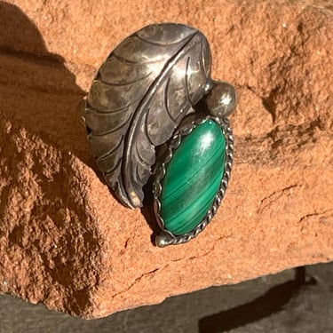 Vintage Navajo Signed Sterling silver and Green Malachite Leaf Ring - Size 5.25 