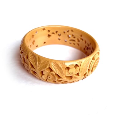 Vintage Butterscotch Yellow Deeply Carved Bakelite Bangle, Cutout Floral Design, Bakelite Bracelet, 1940s Bakelite Bangle, Gift for Her 
