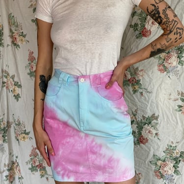 80s Denim Mini Skirt / Tie Dye Pink and Blue Denim Skirt / High Waisted Form Fitting Jean Skirt / Summertime Skirt 