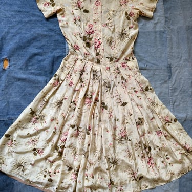 Vintage 1940s Rayon Floral Day Dress XS Short Sleeve Pleated by TimeBa