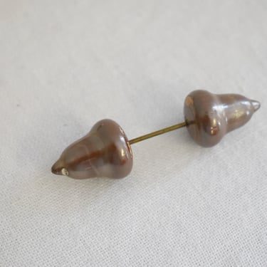 1930s Acorn Shaped Pearlescent Jabot Pin 