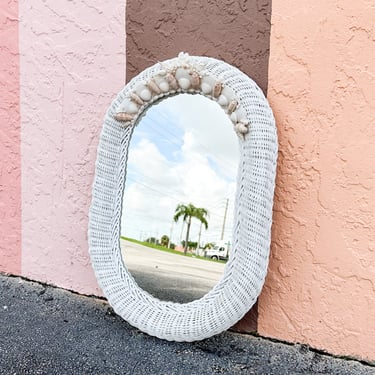 Cute Oval Wicker Shellegance Mirror