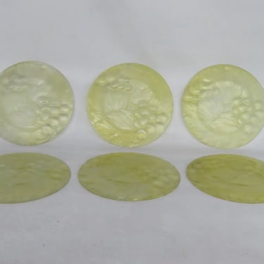 1970s Frosted Yellow Raised Grape Cluster Set of 6 Plates 3806B