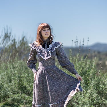 1970's Prairie Dress / Calico Printed Floral Dress / Puffed Sleeve Dress / Cotton and Velvet 70's Dress / Little House on the Prairie / Boho 