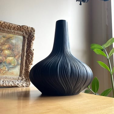 Vintage Rosenthal Studio Linie Martin Freyer Black Porcelain West Germany Op Art Wavy Hair Vase Flower Bud Mid-Century 