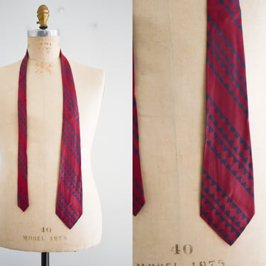 1950s/60 Red Necktie with Blue Triangles 