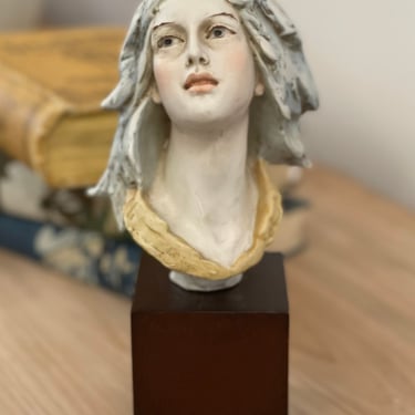 Vintage Italian Bust Sculpture Antique Stye Women Girl People Romantic Mid Century Modern Realistic Paperweight Art Object 