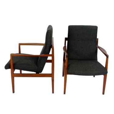 Pair of Jens Risom 1104 Lounge Chairs