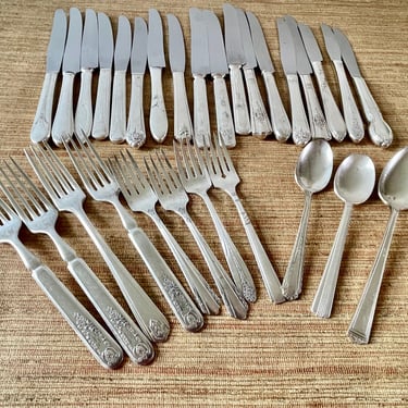 Vintage Mismatched Silverplate Flatware - 29 Pieces - Knives - Forks - Spoons - Wedding Bridal Shower Decor 