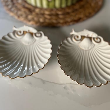 Gorgeous vintage Mottahedeh fish motif soap dishes / trinket dishes 