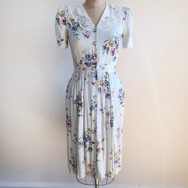 Pale Green Floral and Print Dress with White Lace Collar - 1980s 