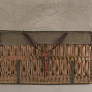 ENGLISH WICKER SPORTS CLUB TRAVELING BASKET