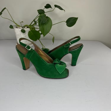 The Figured Foot - Vintage 1940s Emerald Green Suede Leather Pumps Shoes Heels - 8.5 