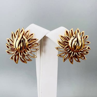 Trifari Flower Earrings Clipon 