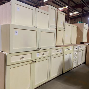 13 Piece Set of Cream/Yellow Kitchen Cabinets with Shaker Panel Doors