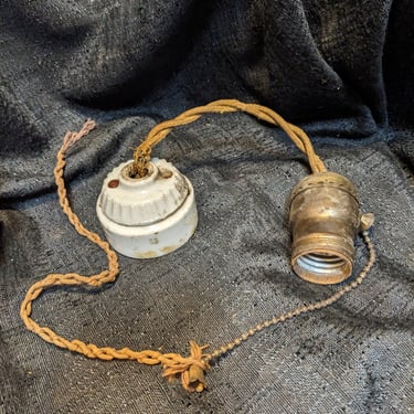Bulb Socket with Chain Pull