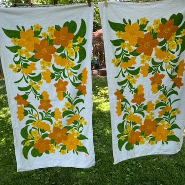 70's Vintage Bathroom Bath Towels, MCM Yellow Floral By Sayco Of California, Screen Print Yellow Green Flowers, Tropical Mid Century Bath 