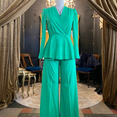 1970s pantsuit, palazzo pants, green polyester, vintage pantsuit, 2 piece set, peplum wrap top, puff shoulders, wide leg, small, mod outfit 