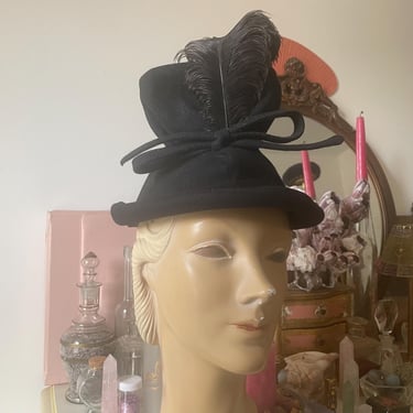 Vintage mid century Saks Fifth Avenue Debutante hat / black wool hat, ostrich plume,  feather, unusual vintage ladies hat, 1940’s hat 