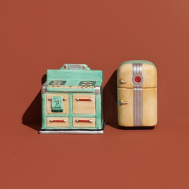 Vintage Salt and Peper Shaker, Oven and Refrigerator Shakers, Vandor Pelzman Designs 