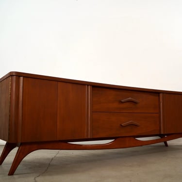 1960’s Mid-Century Modern Walnut Credenza / Media TV Stand 