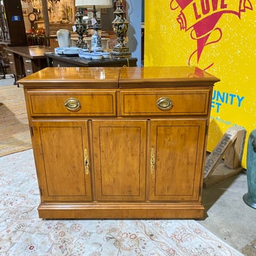Drexel Heritage 'Yorkshire' Serving Bar