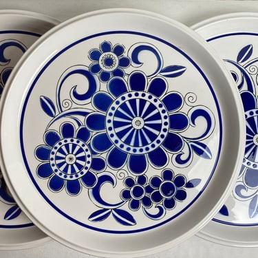 Mikasa 70’s blue & white floral plates~ XL 12.5” Set of 4~ light n lively Sea Isle design excellent vintage stoneware boho style dining 