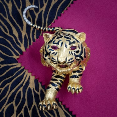 18 Karat Enameled Tiger Fur Clip C. 1970s