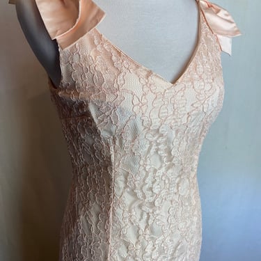 Vintage pale pink lace dress~ soft peony pink~ short mini fitted with bows~ 80’s 90’s era sweet & sassy Valentine’s Day~ Small 