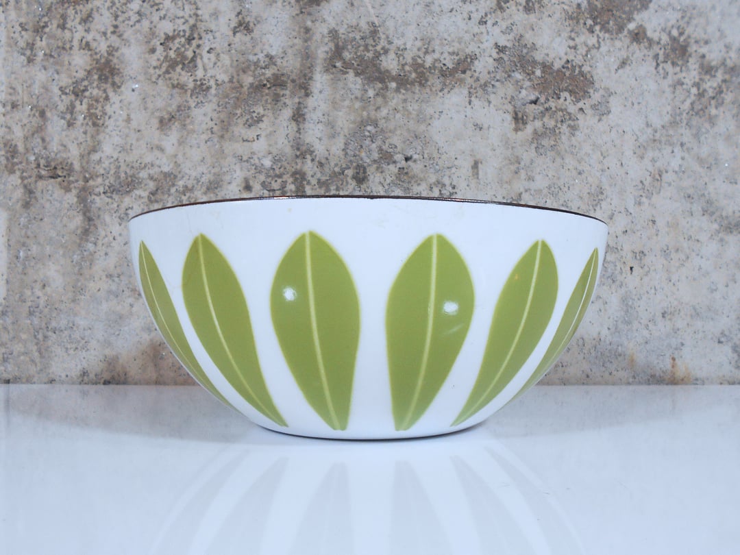 Vintage Avocado Green Cathrineholm Enamel selling Plate Lotus Design Norway 12”